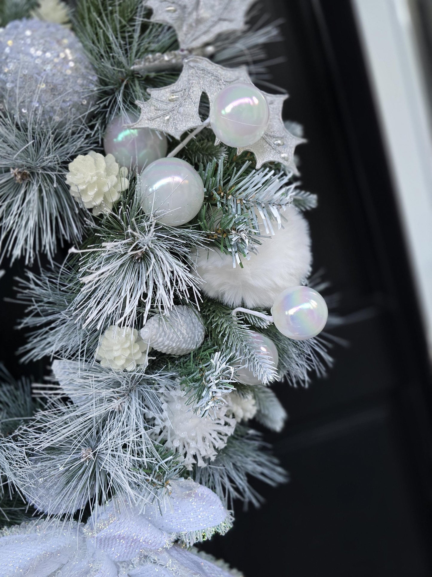 Luxury Christmas Flocked Snowy Christmas Wreath Winter Holiday Front Door Porch Wall Hanger Mantle Home Decor Decoration Designer Gift Pine