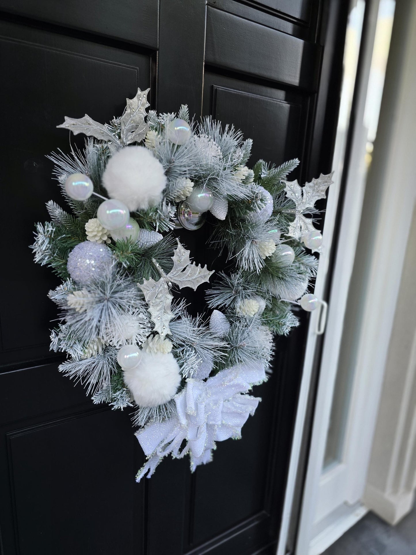 Luxury Christmas Flocked Snowy Christmas Wreath Winter Holiday Front Door Porch Wall Hanger Mantle Home Decor Decoration Designer Gift Pine