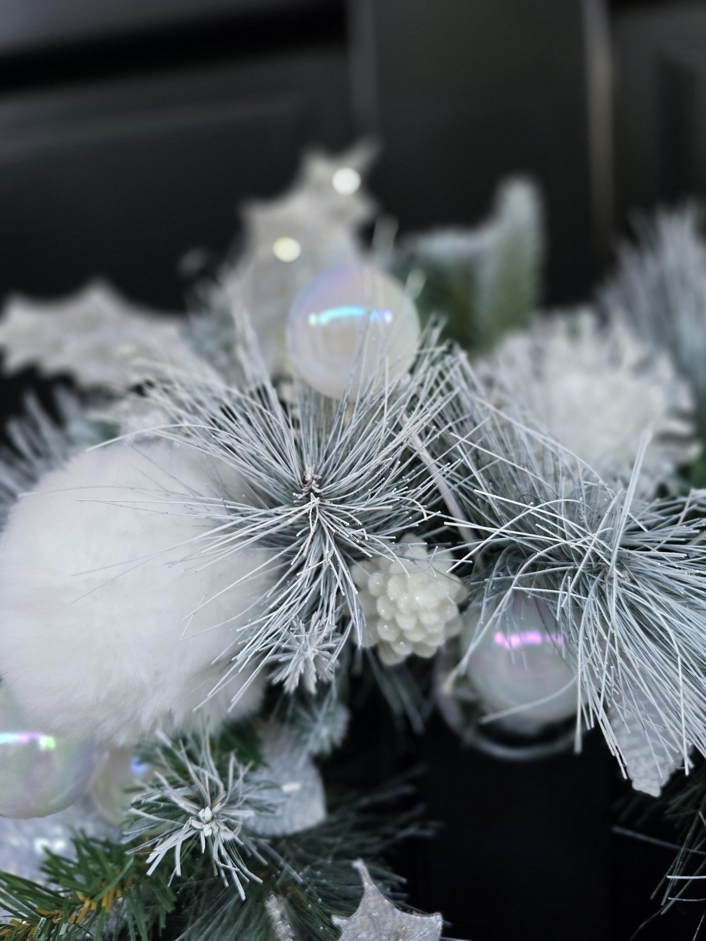 Luxury Christmas Flocked Snowy Christmas Wreath Winter Holiday Front Door Porch Wall Hanger Mantle Home Decor Decoration Designer Gift Pine