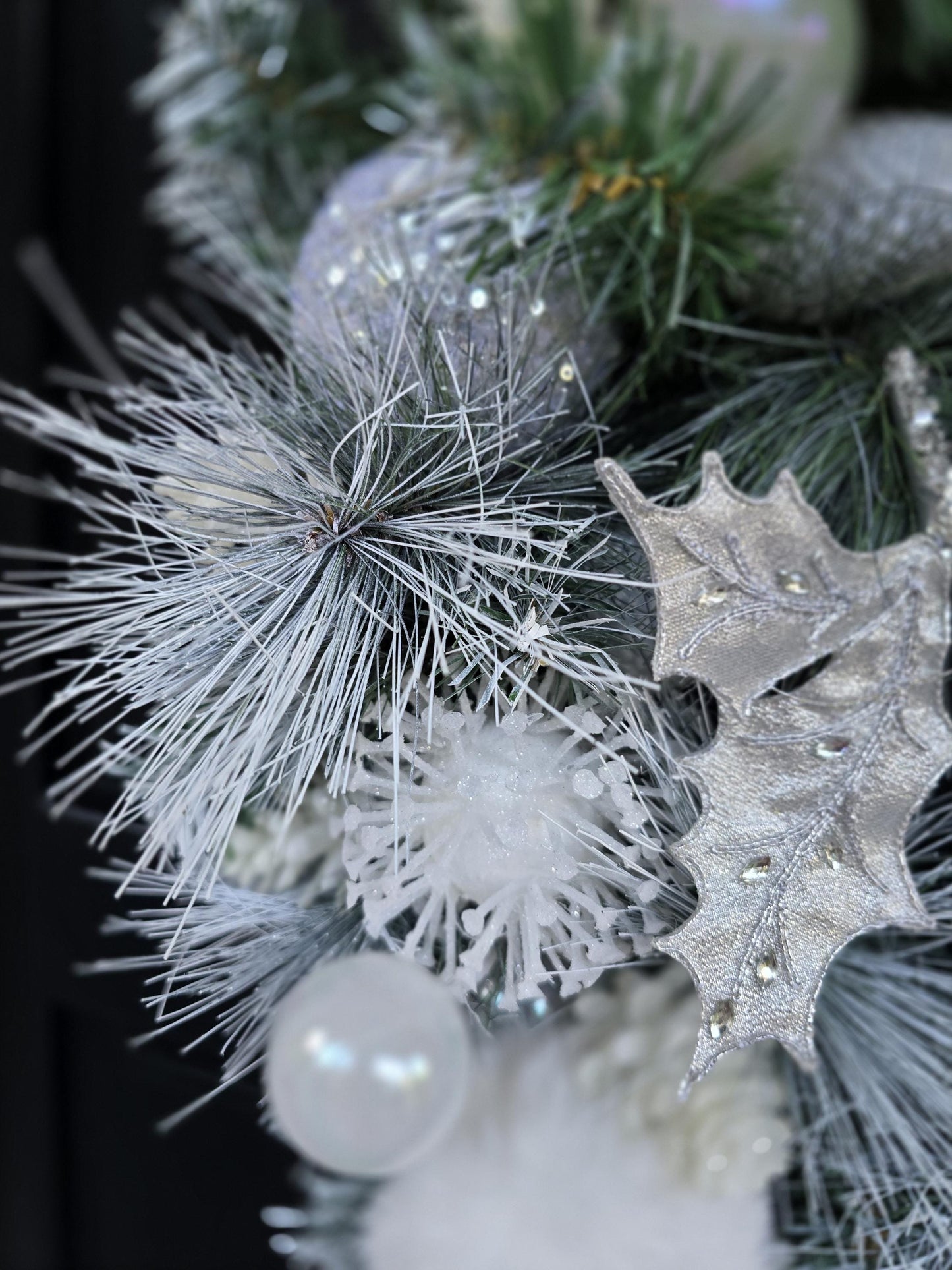 Luxury Christmas Flocked Snowy Christmas Wreath Winter Holiday Front Door Porch Wall Hanger Mantle Home Decor Decoration Designer Gift Pine