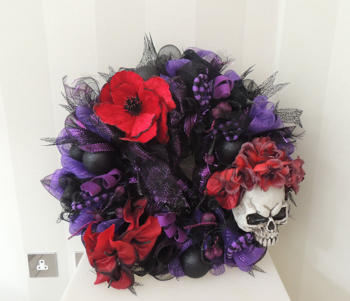 Gothic Skull Halloween Wreath 50cm | Red, Purple & Black Crow Front Door Wreath