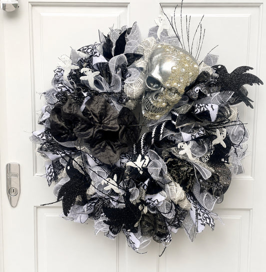 Gothic Skull Halloween Wreath 50cm | Black & White Pearl Skull Front Door Wreath