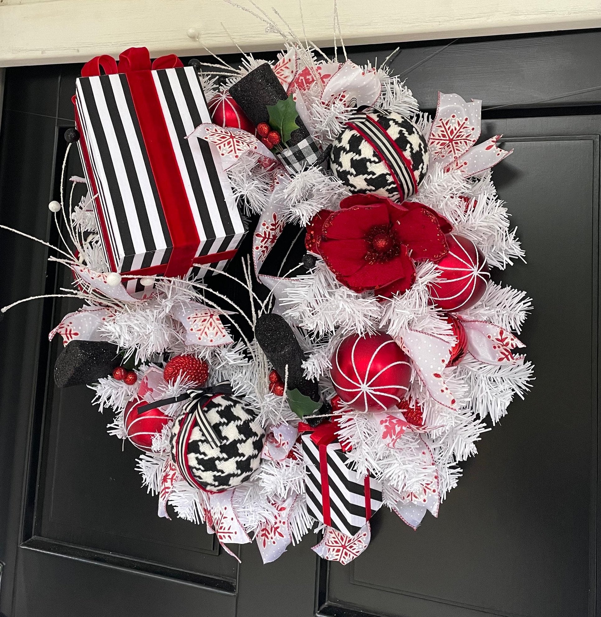 Red White Black Christmas Wreath Front Door Glam Deco Home Decorations Xmas Winter Mantle Decor Holiday Wreath Modern Swag Fireplace Wall - Hats By Cressida