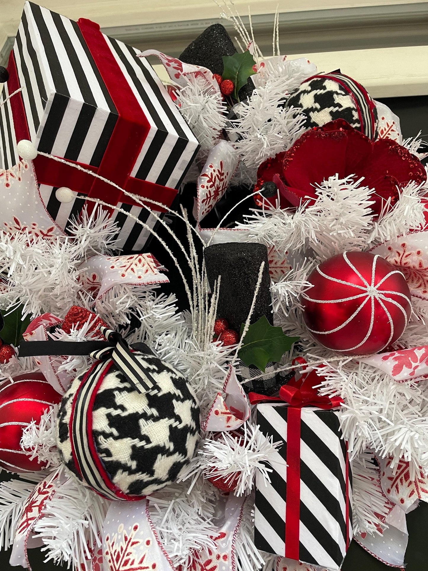 Red White Black Christmas Wreath Front Door Glam Deco Home Decorations Xmas Winter Mantle Decor Holiday Wreath Modern Swag Fireplace Wall - Hats By Cressida