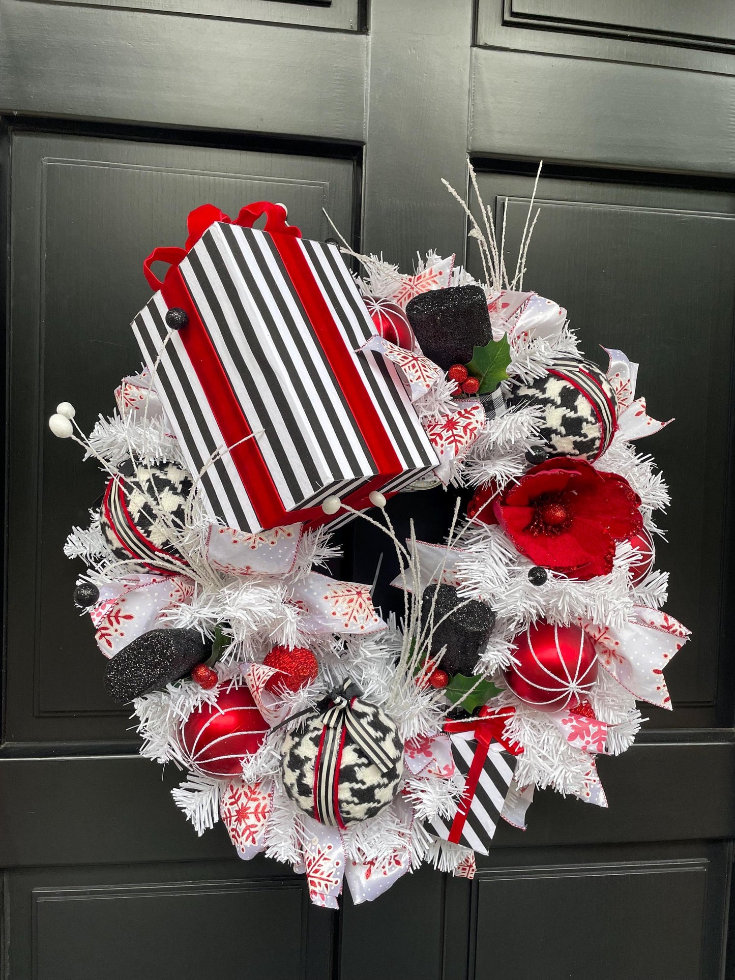 Red White Black Christmas Wreath Front Door Glam Deco Home Decorations Xmas Winter Mantle Decor Holiday Wreath Modern Swag Fireplace Wall - Hats By Cressida