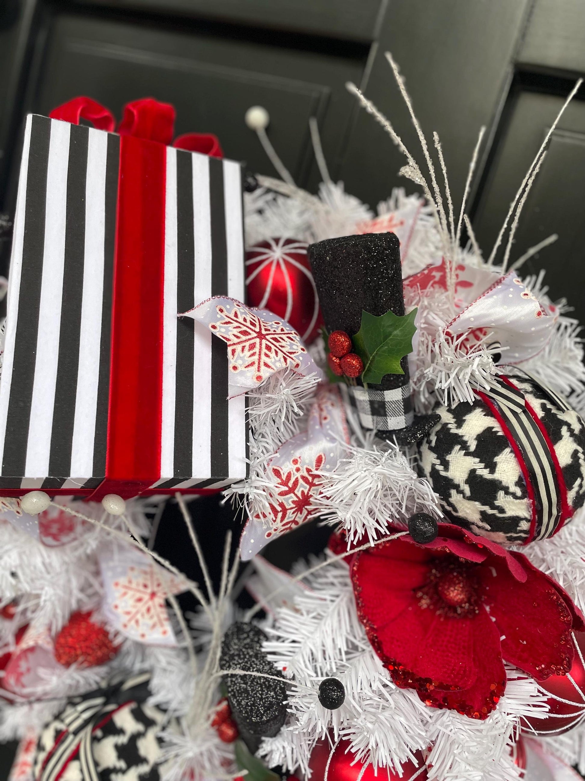 Red White Black Christmas Wreath Front Door Glam Deco Home Decorations Xmas Winter Mantle Decor Holiday Wreath Modern Swag Fireplace Wall - Hats By Cressida