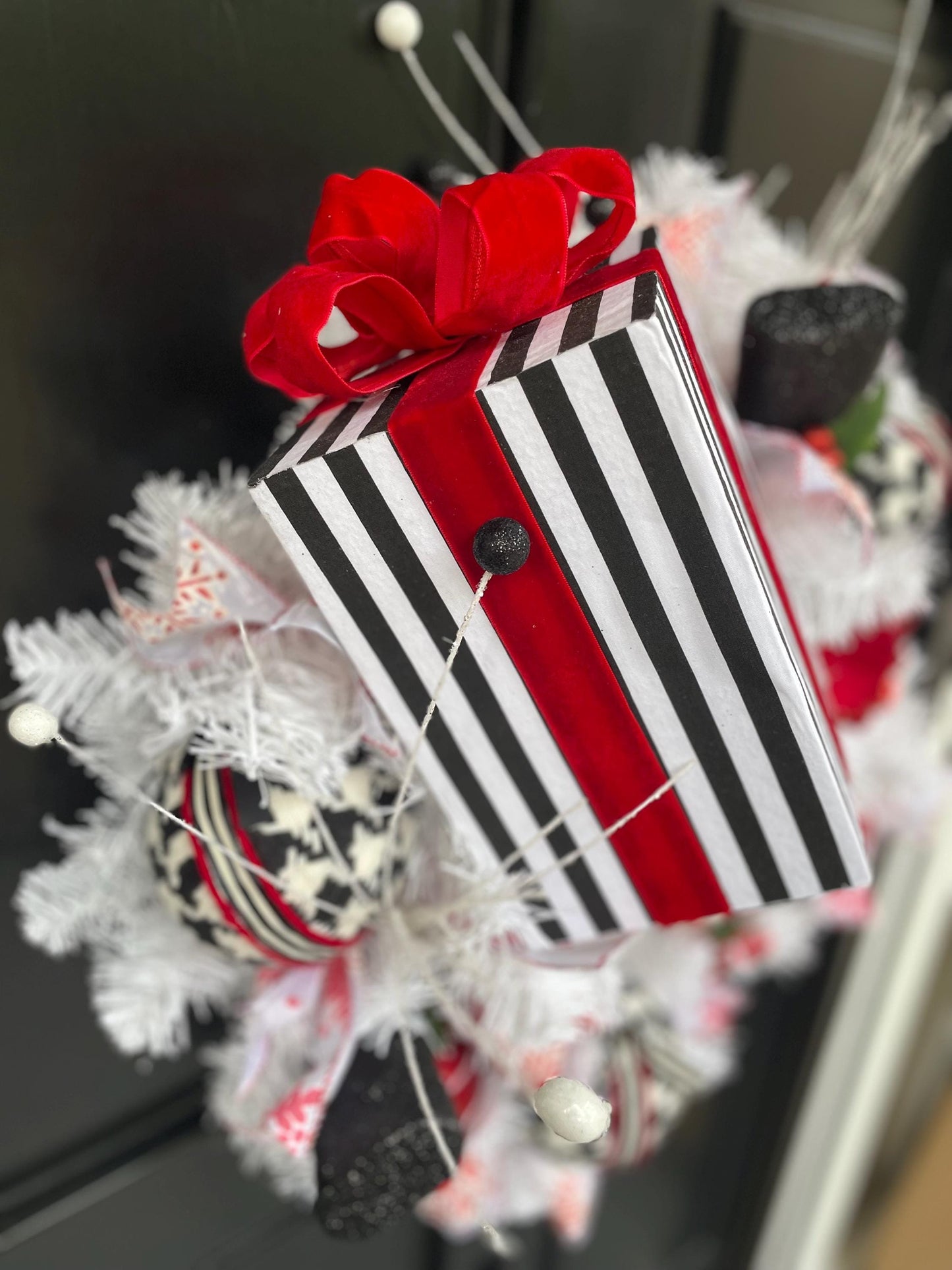 Red White Black Christmas Wreath Front Door Glam Deco Home Decorations Xmas Winter Mantle Decor Holiday Wreath Modern Swag Fireplace Wall - Hats By Cressida