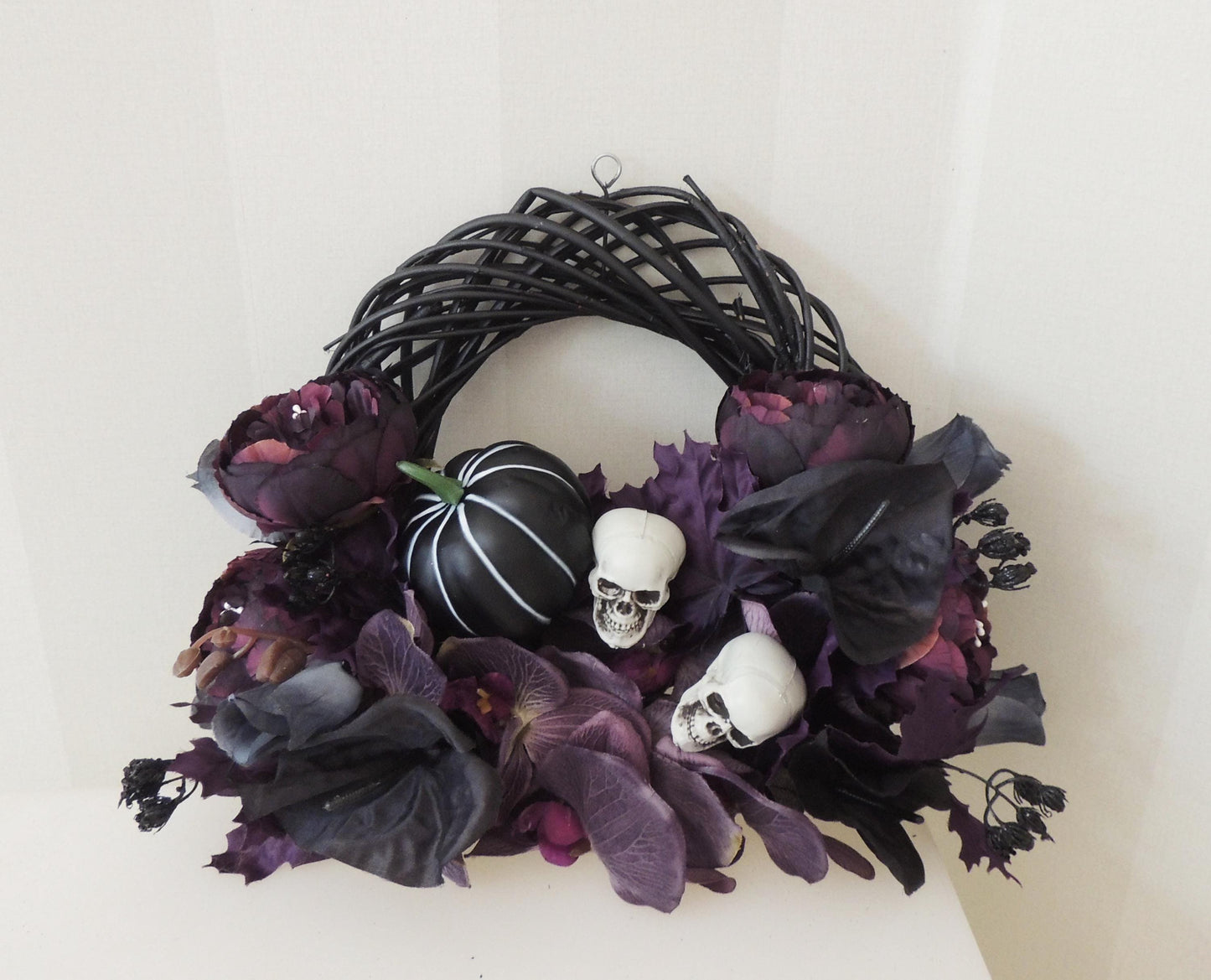 Gothic Halloween Wreath, Black Purple Skull Wreath,Front Door Decor,Dark Floral Wreath Spooky Halloween Decor, Haunted Decor,Steampunk Swag