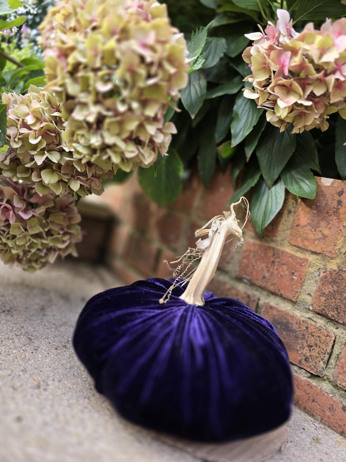 Forest Green Silk Velvet X-LARGE Elegant Pumpkin with Real Stem, Fall Wedding Centerpiece, Wedding Table Decor, Luxury Autumn Wedding Accent