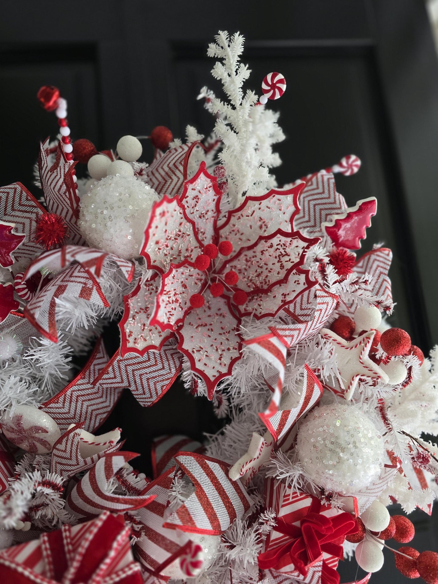 Luxury XL Candy Cane Red White Candy Gift Christmas Wreath Front Door Elegant Home Decorations Xmas Mantle Decor Holiday Wreath Advent Swag