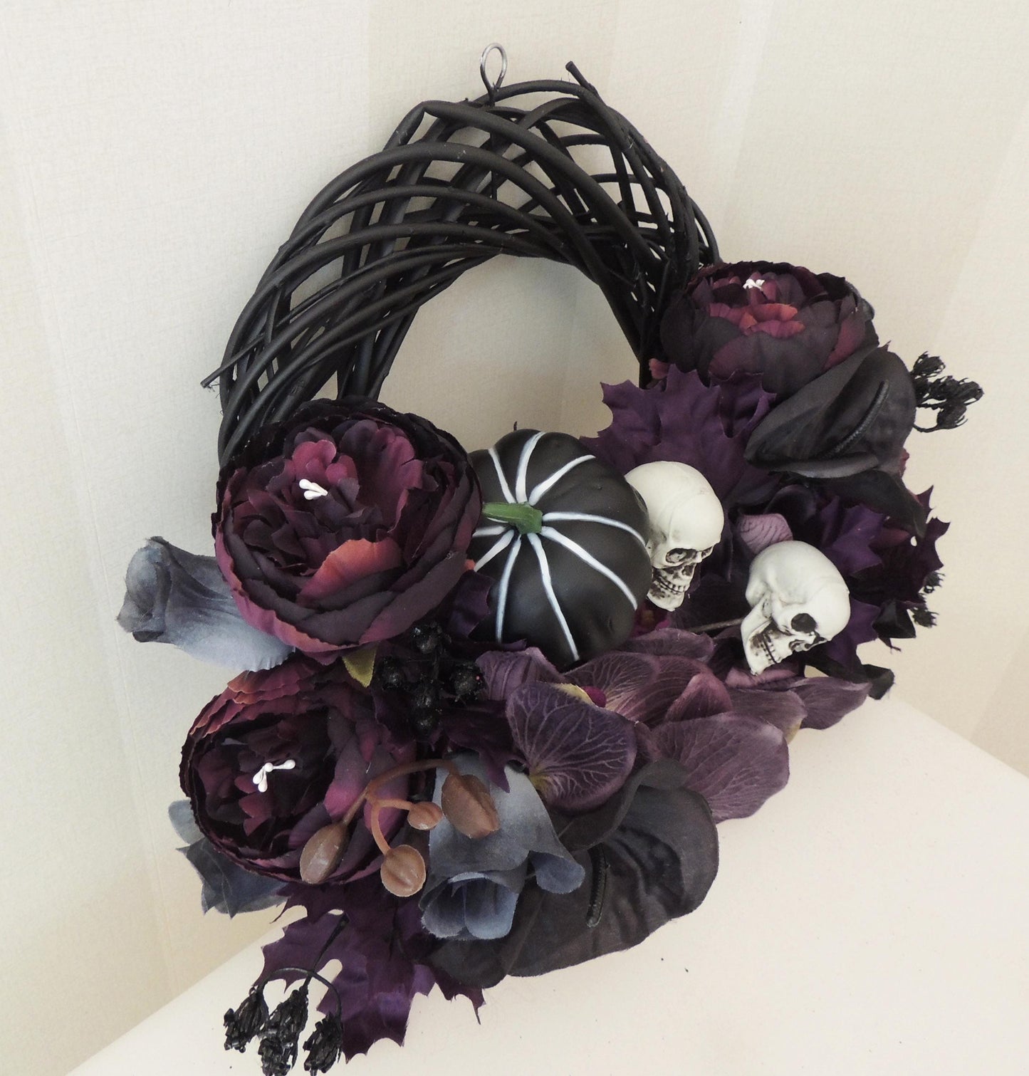 Gothic Halloween Wreath, Black Purple Skull Wreath,Front Door Decor,Dark Floral Wreath Spooky Halloween Decor, Haunted Decor,Steampunk Swag